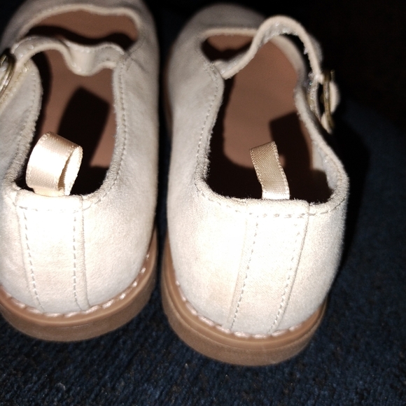 Mary-Jane Ivory Colored Shoes for Toddler Girls Old Navy Youth 11. Tan suede - Picture 4 of 7